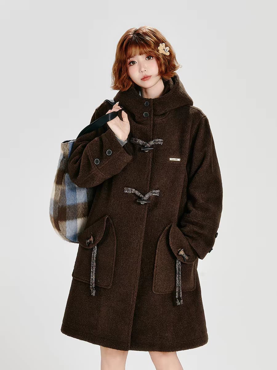 Пальто с капюшоном и роговыми пуговицами