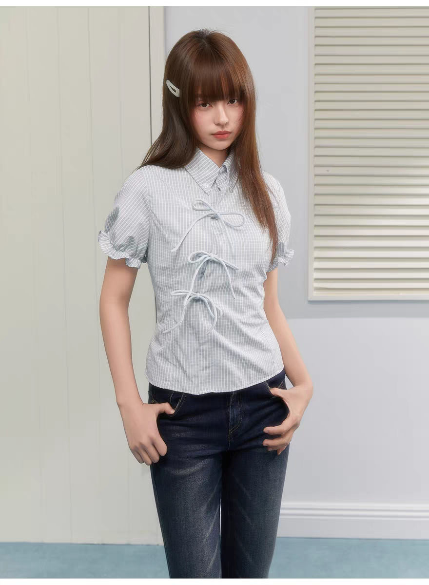 Клетчатая рубашка приталенная с завязками и пышными рукавами детальное фото 12