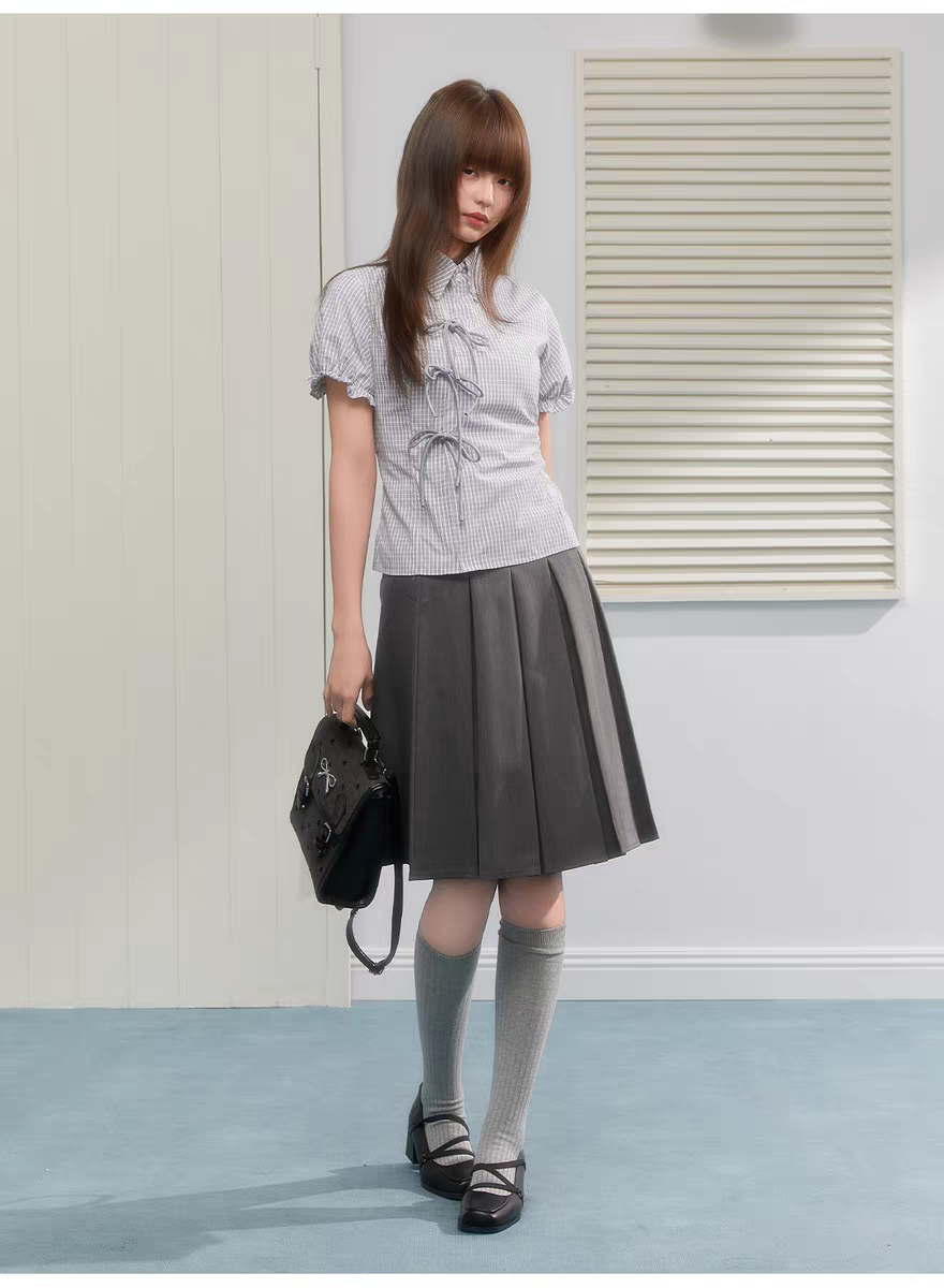 Клетчатая рубашка приталенная с завязками и пышными рукавами детальное фото 25