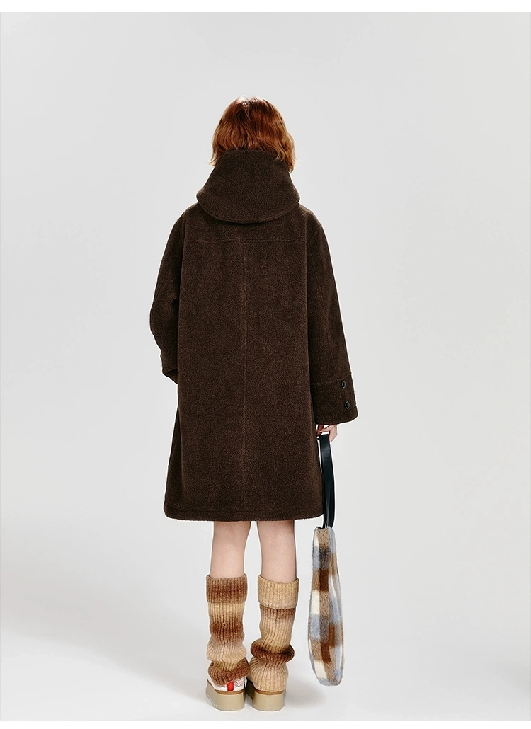 Пальто с капюшоном и роговыми пуговицами детальное фото 10