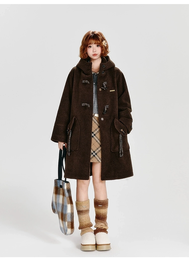 Пальто с капюшоном и роговыми пуговицами детальное фото 14