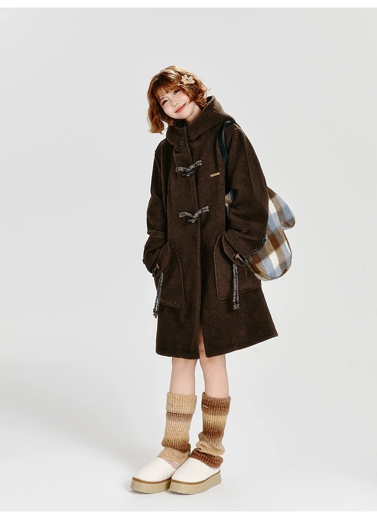 Пальто с капюшоном и роговыми пуговицами детальное фото 15