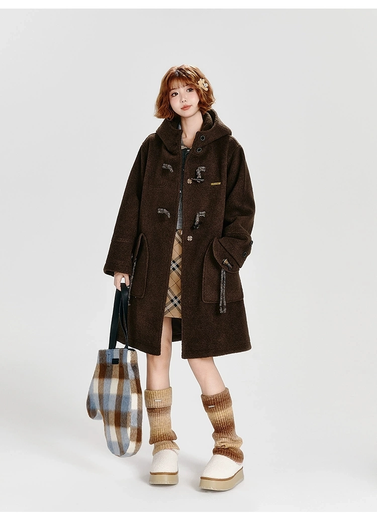 Пальто с капюшоном и роговыми пуговицами детальное фото 8