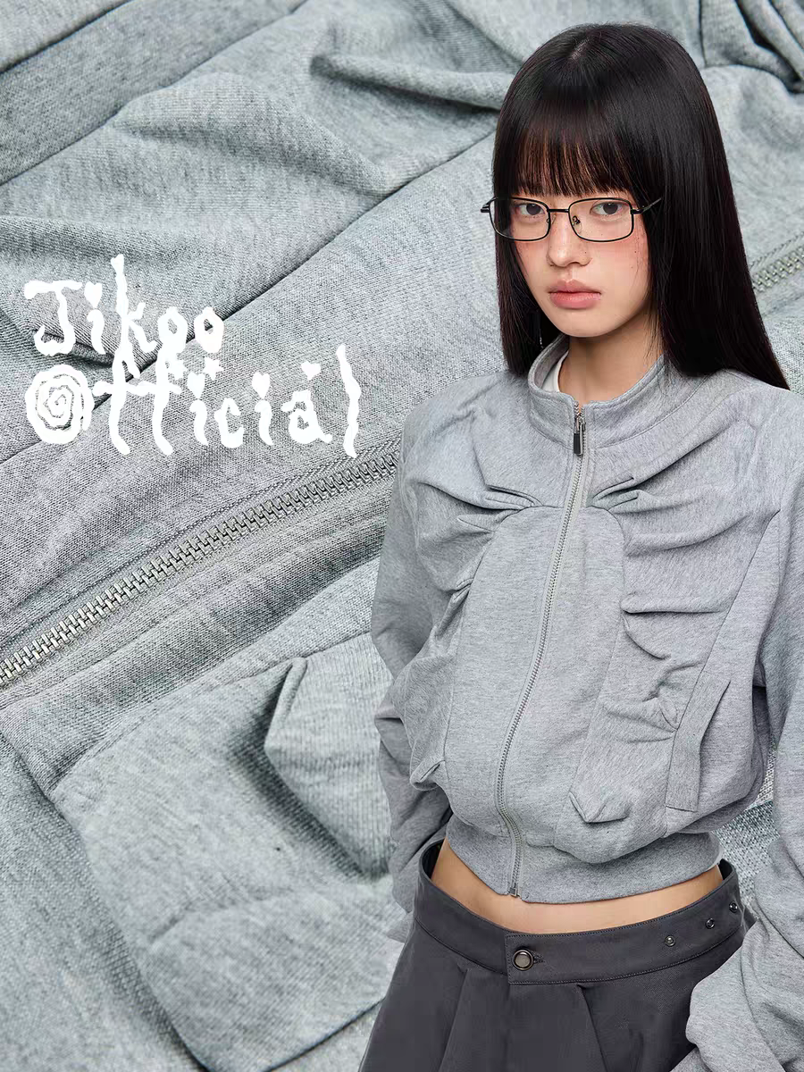 Серая короткая худи «Клыки зверя» детальное фото 2