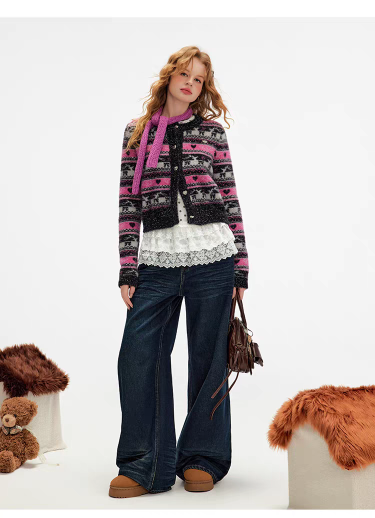 Синие джинсы с вышивкой и рюшами детальное фото 16