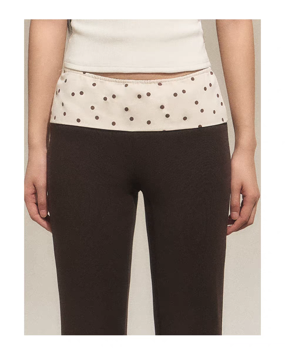 Брюки клеш с поясом в горошек детальное фото 12