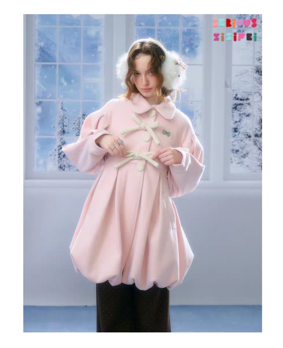 Пальто «Pong Pong Winter Gift» с воротничком и бантом детальное фото 14