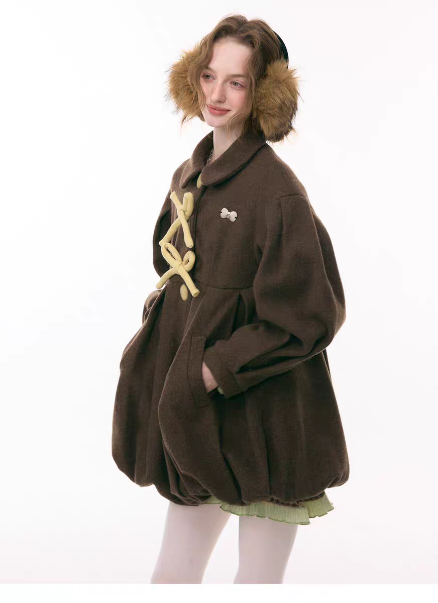 Пальто «Pong Pong Winter Gift» с воротничком и бантом детальное фото 22