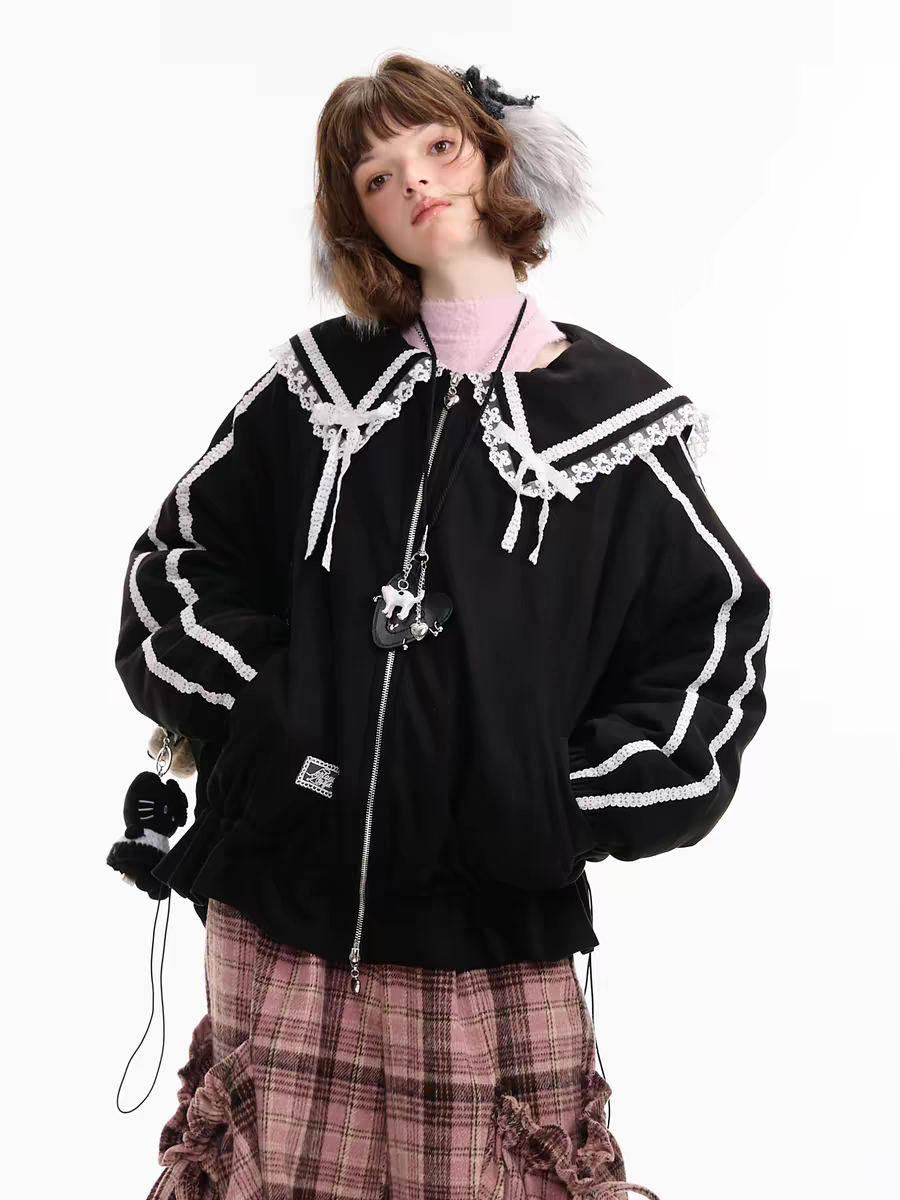 Пуховик с кружевом и матросским воротником