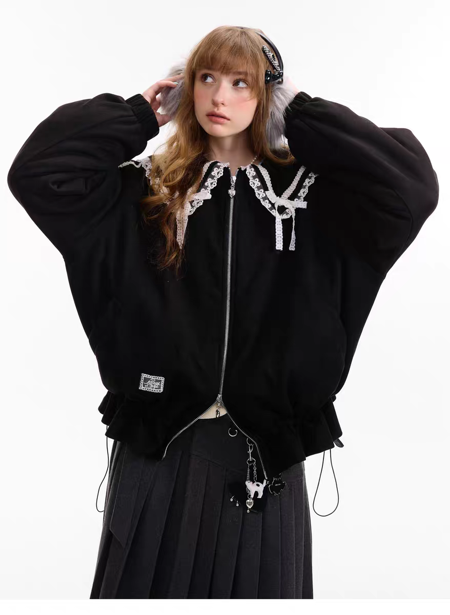 Пуховик с кружевом и матросским воротником детальное фото 15