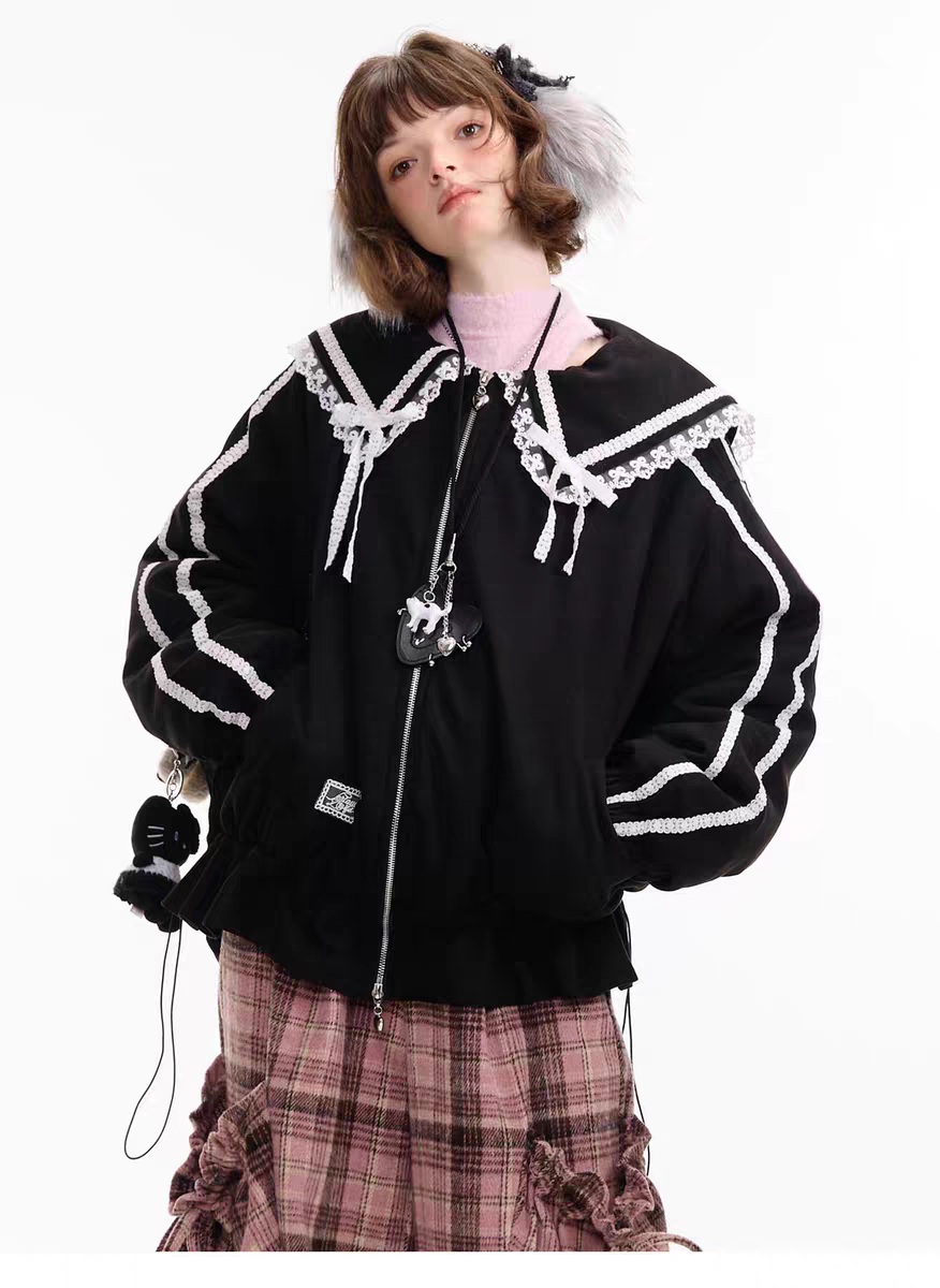 Пуховик с кружевом и матросским воротником детальное фото 3