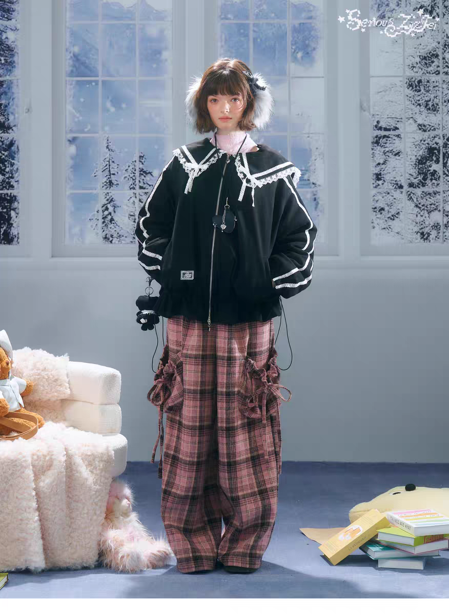 Пуховик с кружевом и матросским воротником детальное фото 10